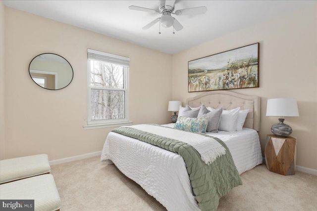 904 OLD RIVER WAY CT, Sterling, VA 20164