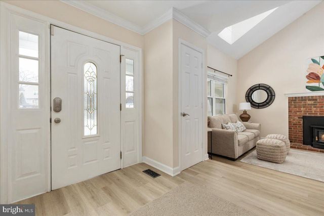 904 OLD RIVER WAY CT, Sterling, VA 20164