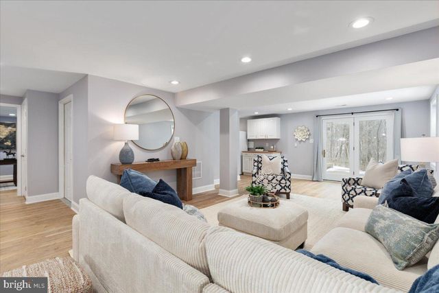 904 OLD RIVER WAY CT, Sterling, VA 20164