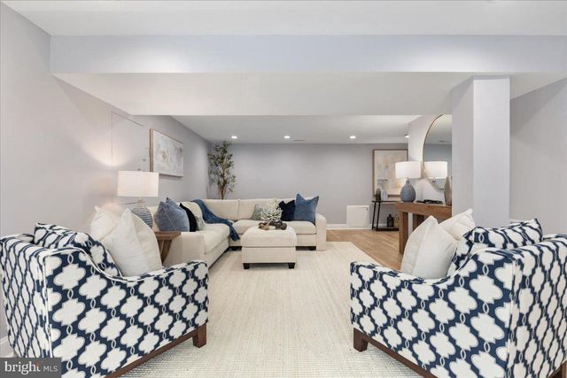 904 OLD RIVER WAY CT, Sterling, VA 20164