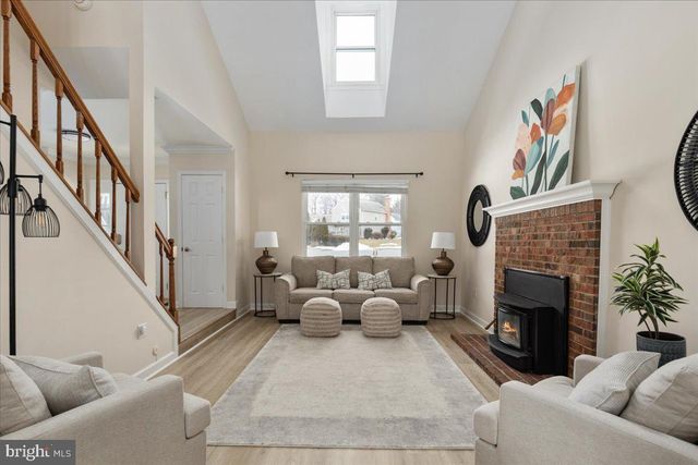 904 OLD RIVER WAY CT, Sterling, VA 20164