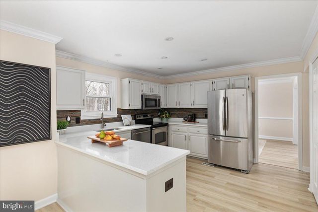 904 OLD RIVER WAY CT, Sterling, VA 20164