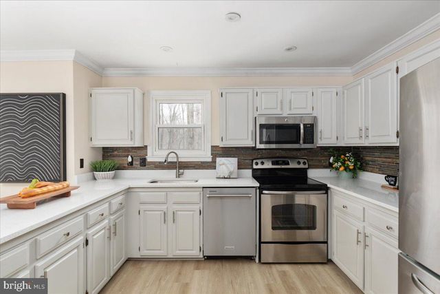 904 OLD RIVER WAY CT, Sterling, VA 20164