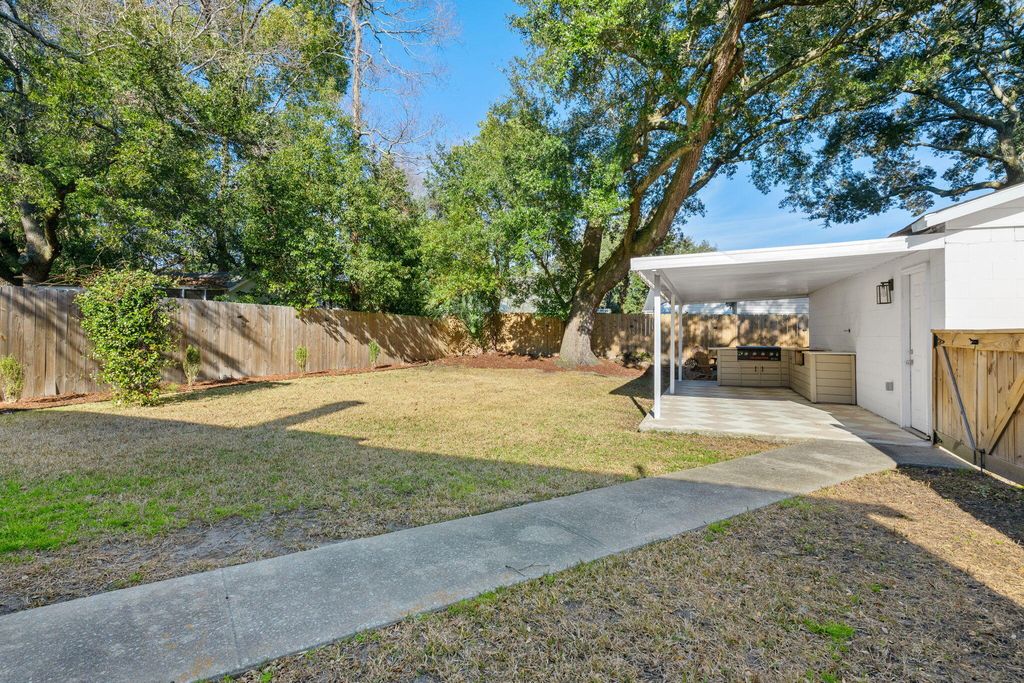 Image 16 of property listing at 66 Avondale Avenue, Charleston, SC 29407