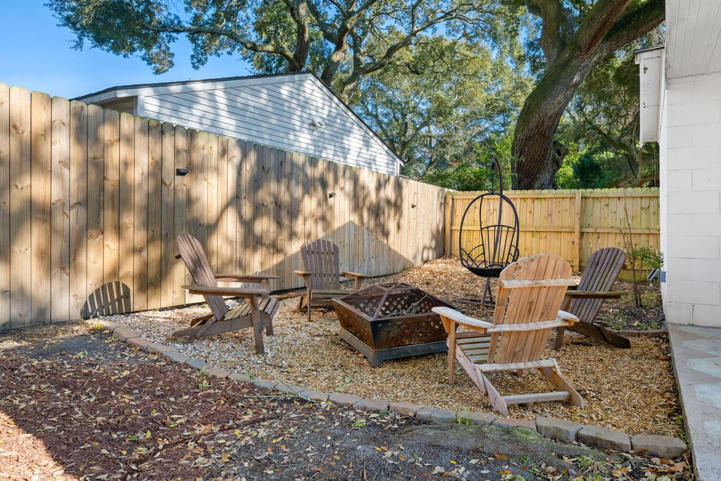 Image 18 of property listing at 66 Avondale Avenue, Charleston, SC 29407