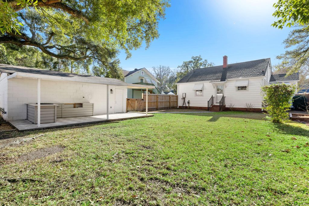 Image 20 of property listing at 66 Avondale Avenue, Charleston, SC 29407