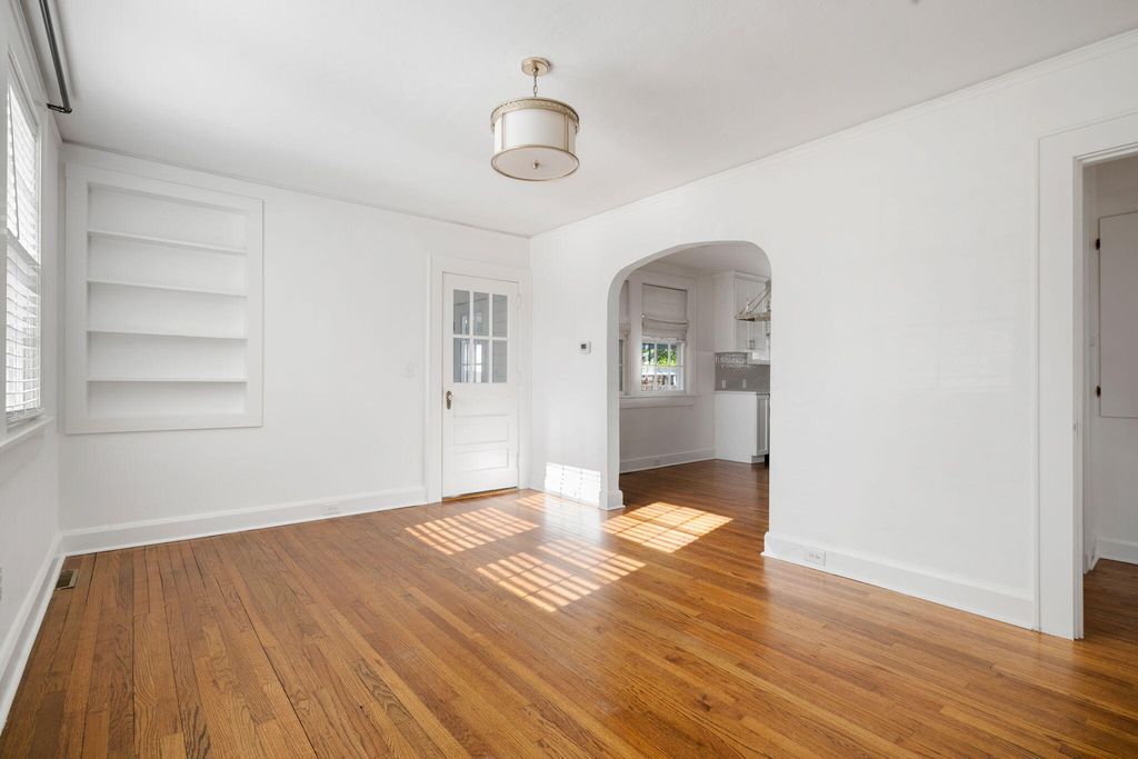 Image 3 of property listing at 66 Avondale Avenue, Charleston, SC 29407