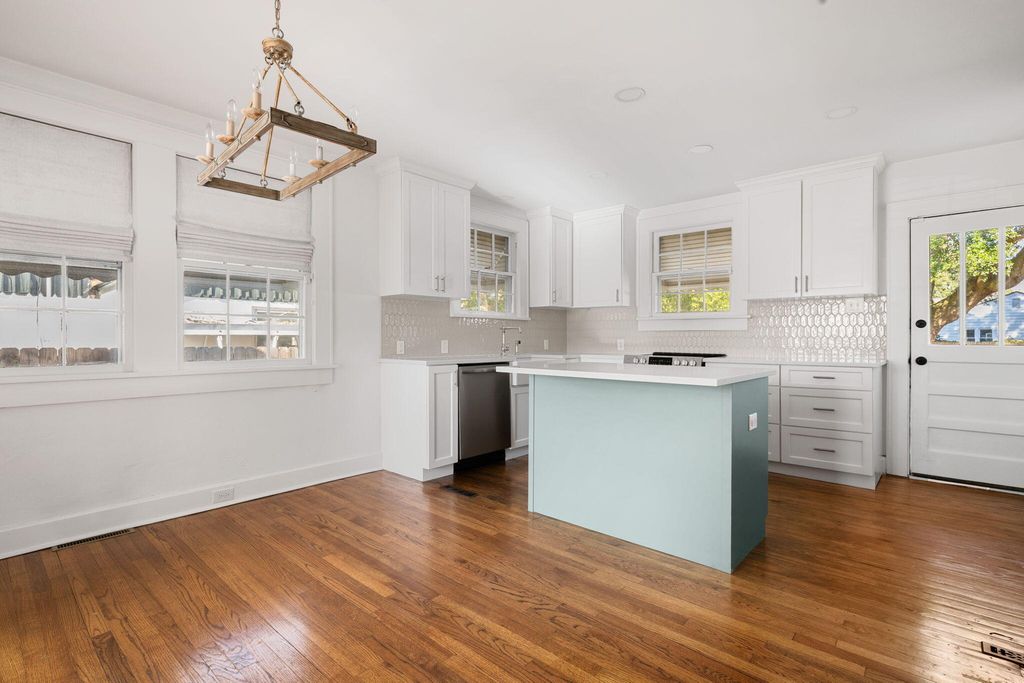 Image 5 of property listing at 66 Avondale Avenue, Charleston, SC 29407