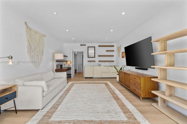 200 Ocean Lane Dr 108, Key Biscayne, FL 33149