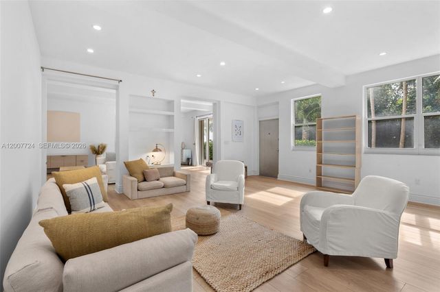 200 Ocean Lane Dr 108, Key Biscayne, FL 33149