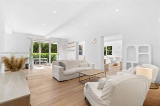 200 Ocean Lane Dr 108, Key Biscayne, FL 33149