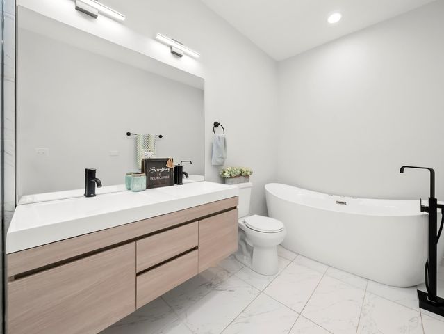 1336 N Hamlin Avenue, Chicago, IL 60651