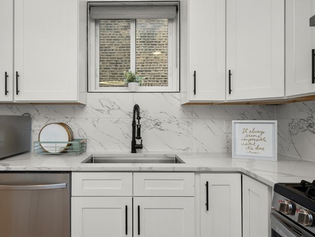 1336 N Hamlin Avenue, Chicago, IL 60651