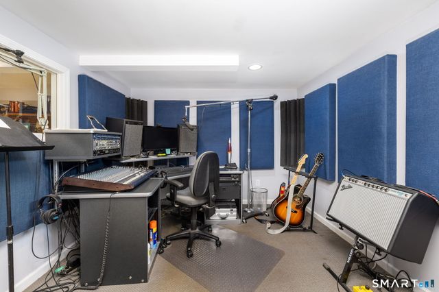 31 Ox Yoke Drive, Wethersfield, CT 06109