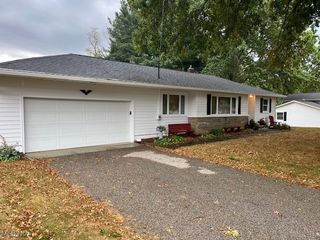 9790` Smithdale Avenue NE, Hartville, OH 44632