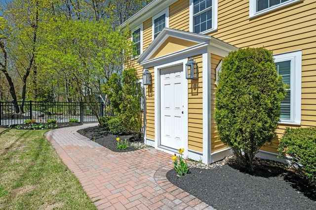 1 Chestnut St, North Reading, MA 01864