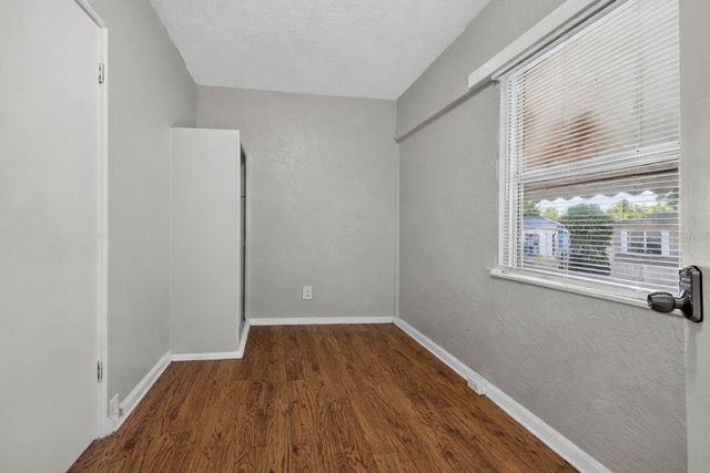 1042 8TH AVENUE S, St Petersburg, FL 33705