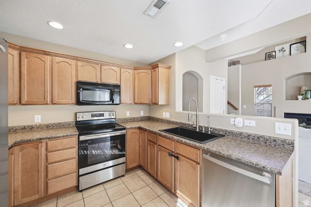 5103 W LONDON BAY DR, Riverton, UT 84096