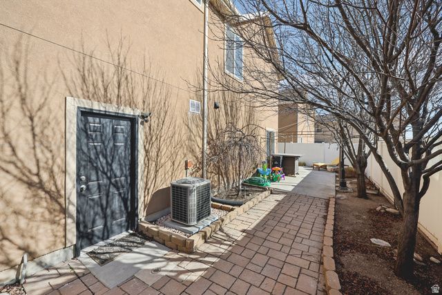 5103 W LONDON BAY DR, Riverton, UT 84096