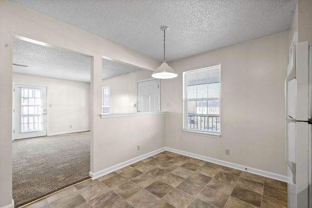 1851 Waters Edge Dr Apt B, Clarksville, TN 37043