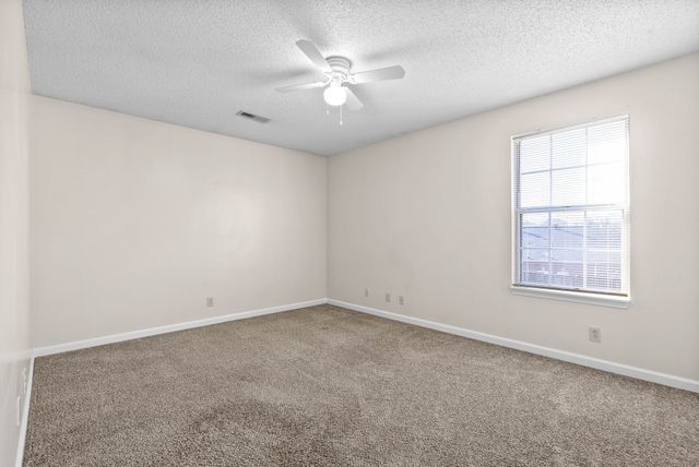 1851 Waters Edge Dr Apt B, Clarksville, TN 37043