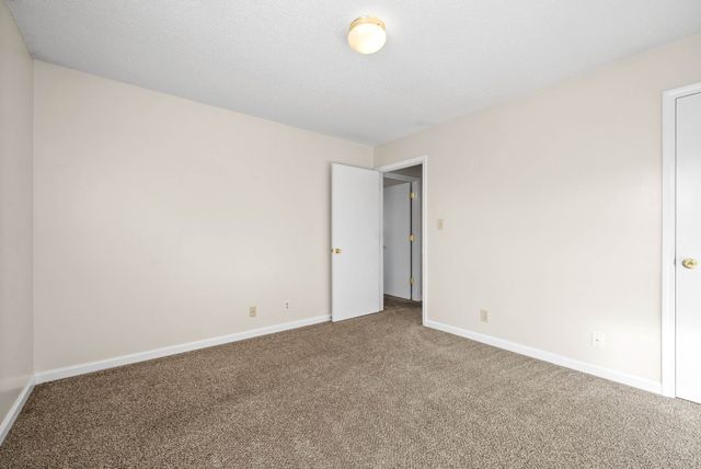 1851 Waters Edge Dr Apt B, Clarksville, TN 37043