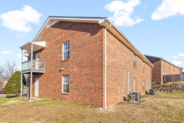 1851 Waters Edge Dr Apt B, Clarksville, TN 37043