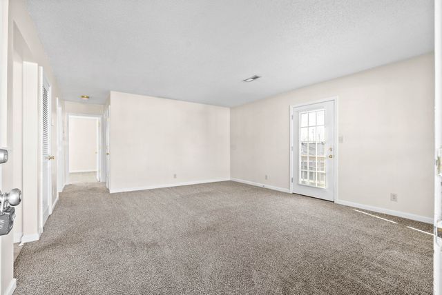1851 Waters Edge Dr Apt B, Clarksville, TN 37043