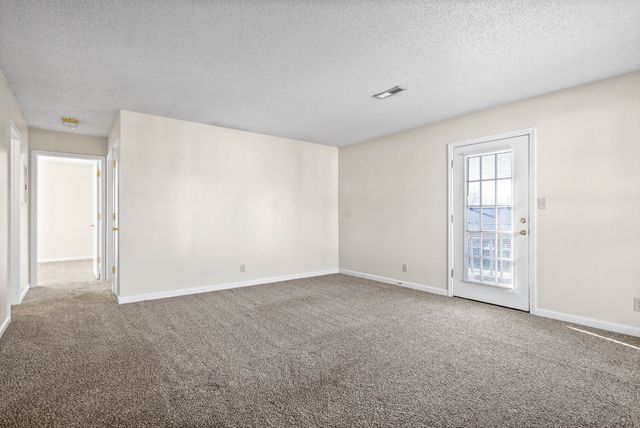 1851 Waters Edge Dr Apt B, Clarksville, TN 37043