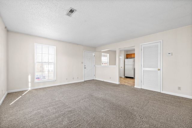 1851 Waters Edge Dr Apt B, Clarksville, TN 37043