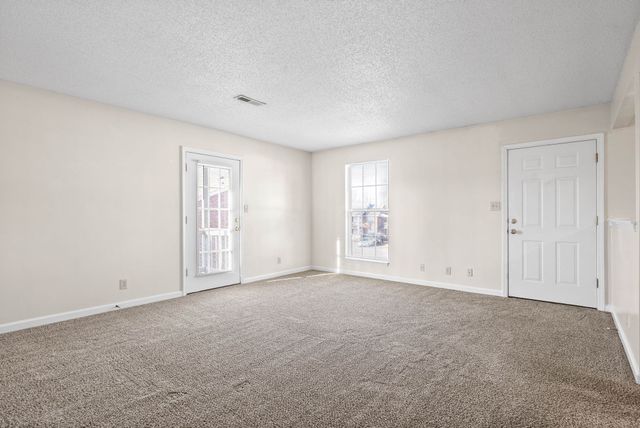 1851 Waters Edge Dr Apt B, Clarksville, TN 37043
