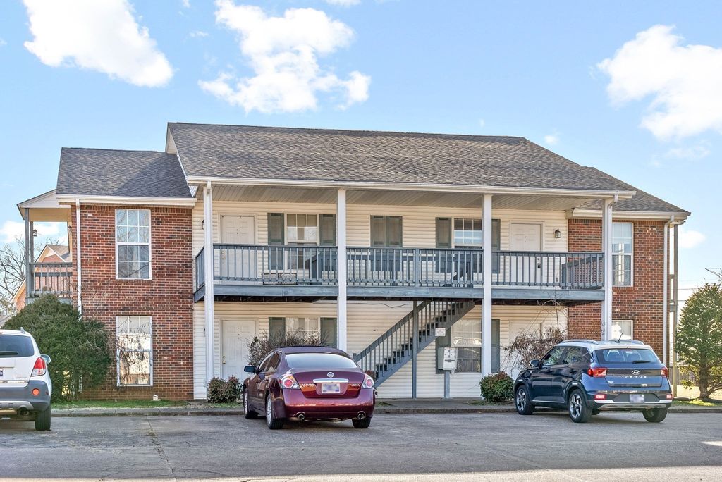 1851 Waters Edge Dr Apt B, Clarksville, TN 37043