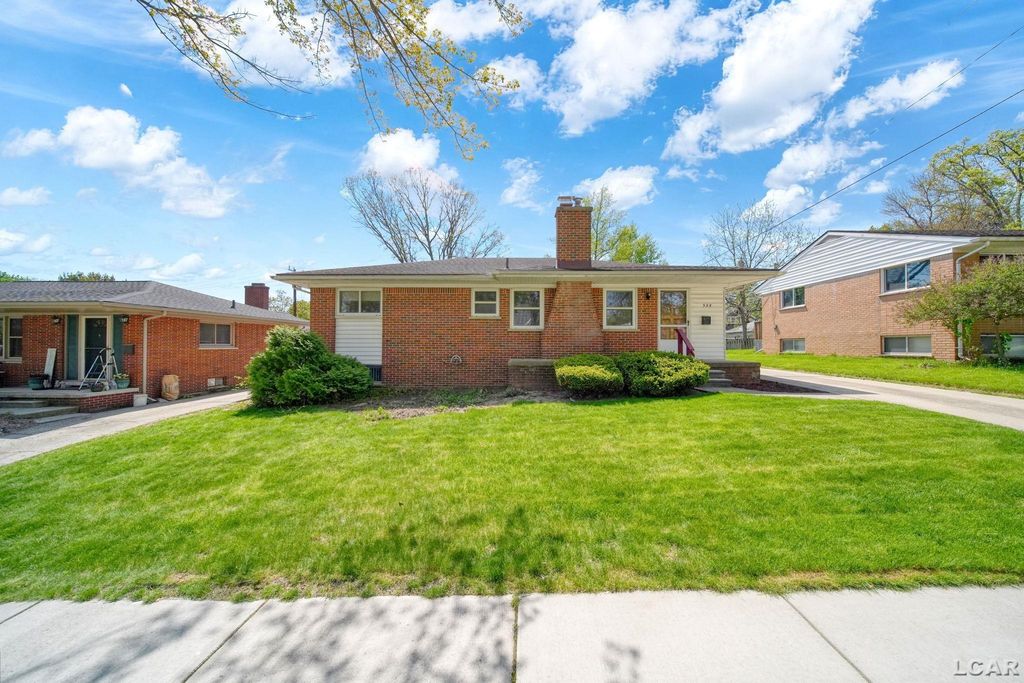 328 Hillcrest Drive, Saline, MI 48176