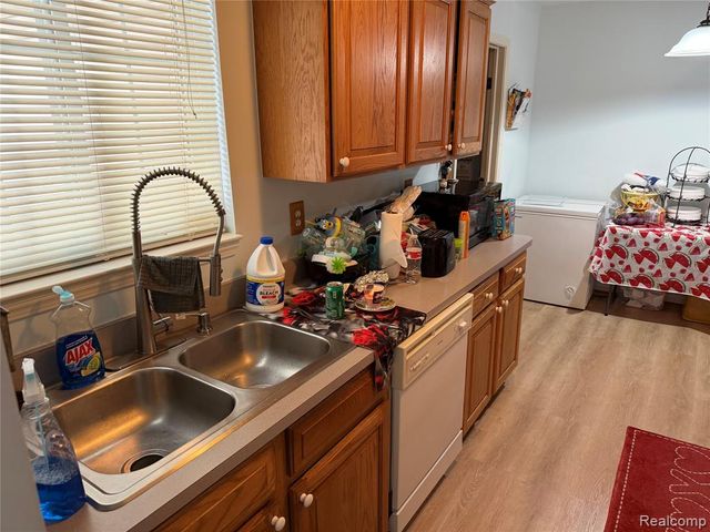 29965 Kenwood Court, Roseville, MI 48066