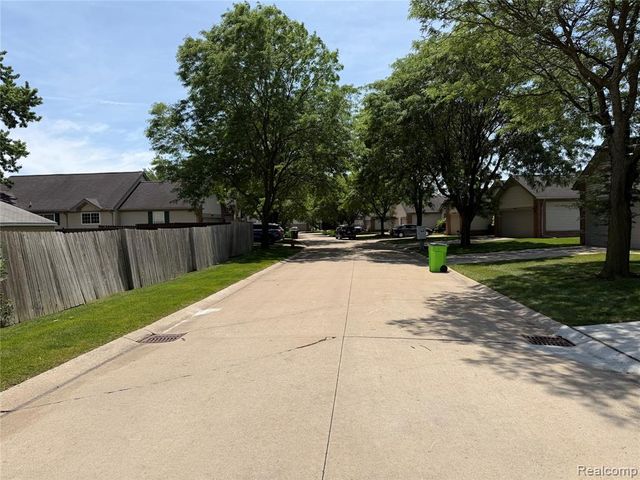 29965 Kenwood Court, Roseville, MI 48066