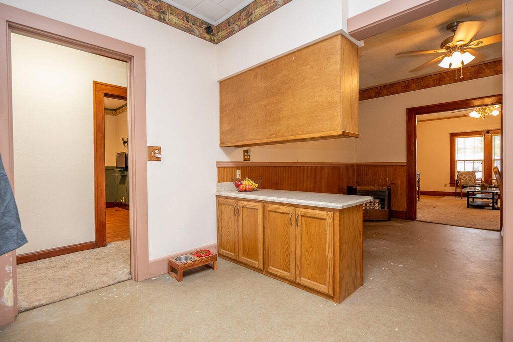 Image 15 of property listing at 902 N 10th Street, Ballinger, TX 76821