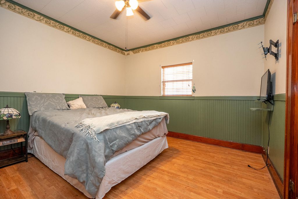 Image 16 of property listing at 902 N 10th Street, Ballinger, TX 76821