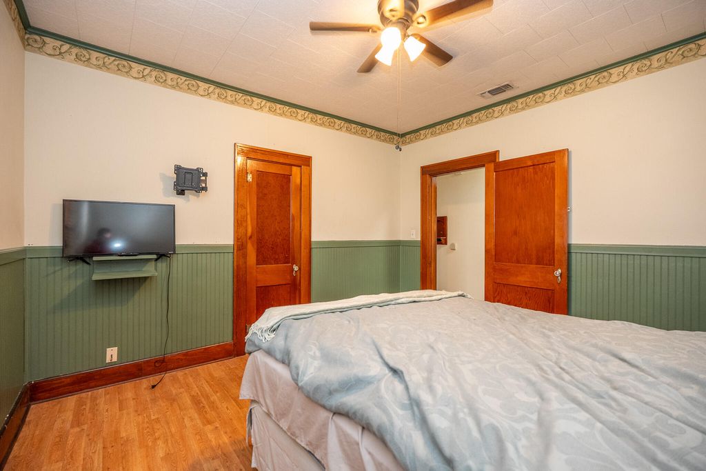 Image 17 of property listing at 902 N 10th Street, Ballinger, TX 76821