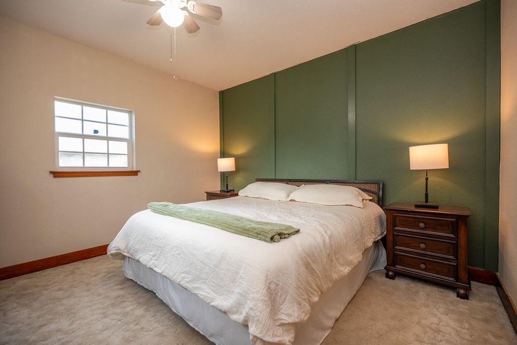Image 19 of property listing at 902 N 10th Street, Ballinger, TX 76821