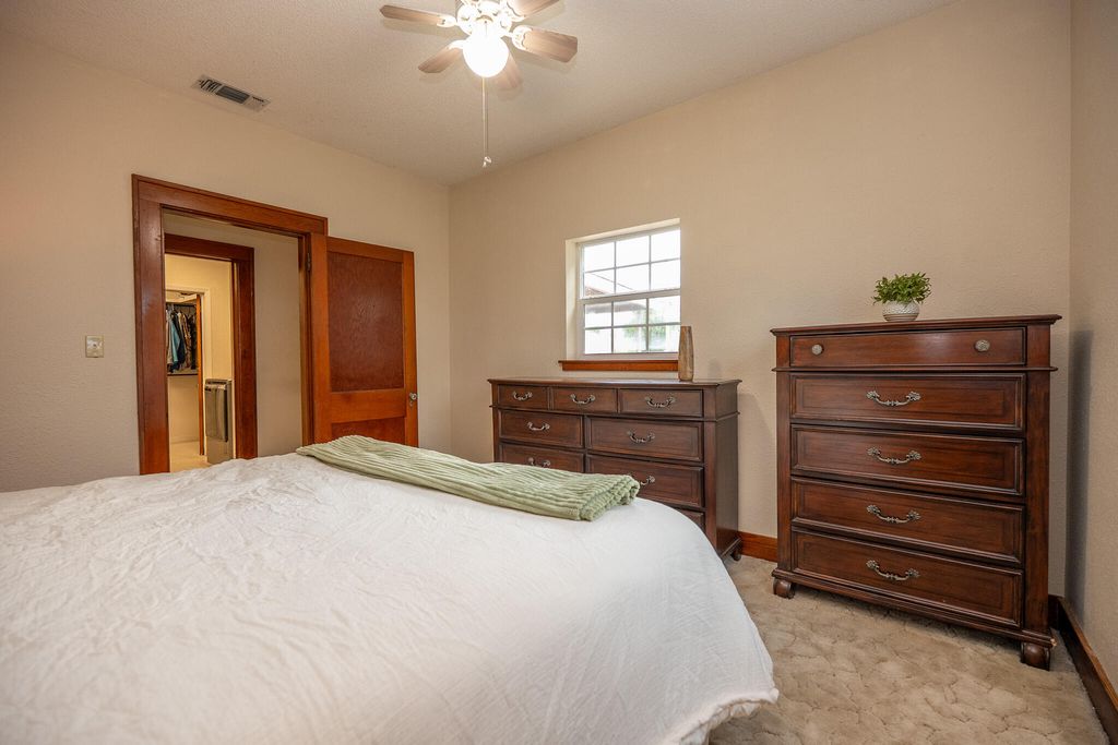 Image 20 of property listing at 902 N 10th Street, Ballinger, TX 76821
