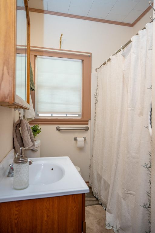 Image 23 of property listing at 902 N 10th Street, Ballinger, TX 76821