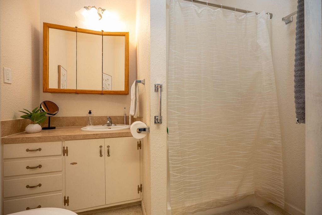 Image 25 of property listing at 902 N 10th Street, Ballinger, TX 76821