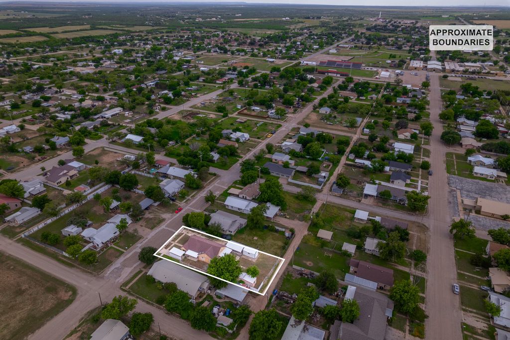 Image 46 of property listing at 902 N 10th Street, Ballinger, TX 76821