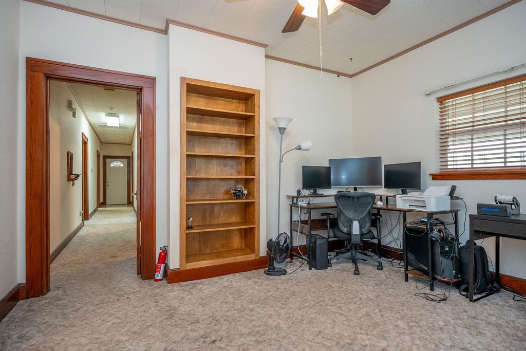 Image 8 of property listing at 902 N 10th Street, Ballinger, TX 76821