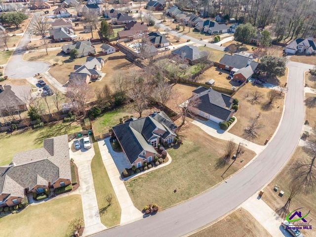 208 Twelve Oaks Drive, Warner Robins, GA 31088