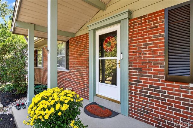 354 Burncoate Drive, Oakville, MO 63129