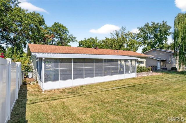 354 Burncoate Drive, Oakville, MO 63129