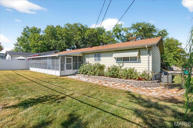 354 Burncoate Drive, Oakville, MO 63129