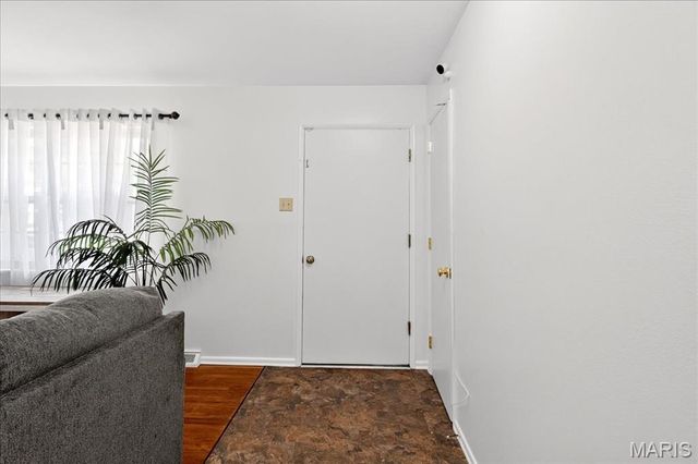 354 Burncoate Drive, Oakville, MO 63129