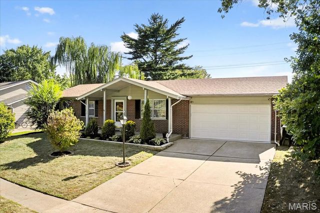 354 Burncoate Drive, Oakville, MO 63129